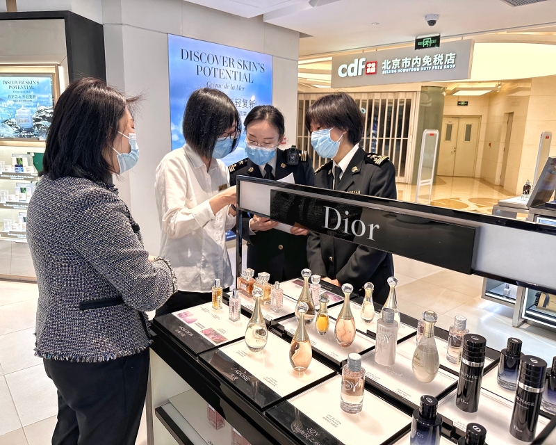 4-会展海关帮扶中免市内免税店恢复运营