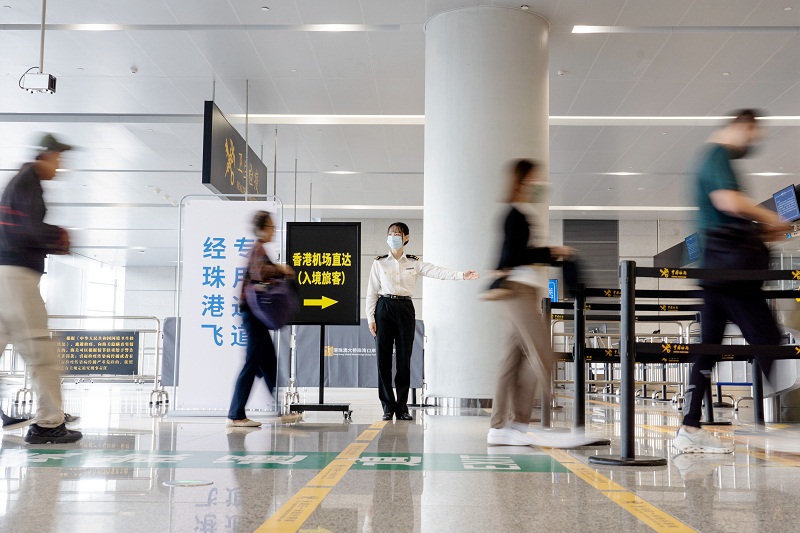 经珠港飞 进出境旅客超2万人次 创新模式极大简化通关流程