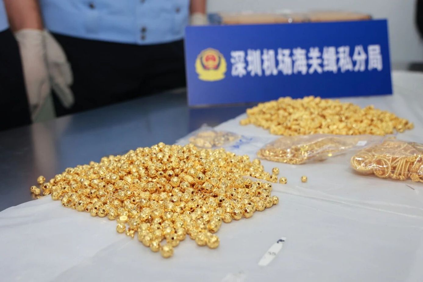 涉案7800万元特大走私黄金出境案告破（图）