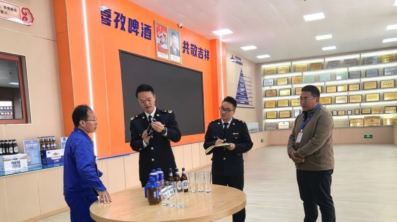 拉萨海关所属日喀则海关深入企业开展“关长送政策上门”暨“开门教育”活动
